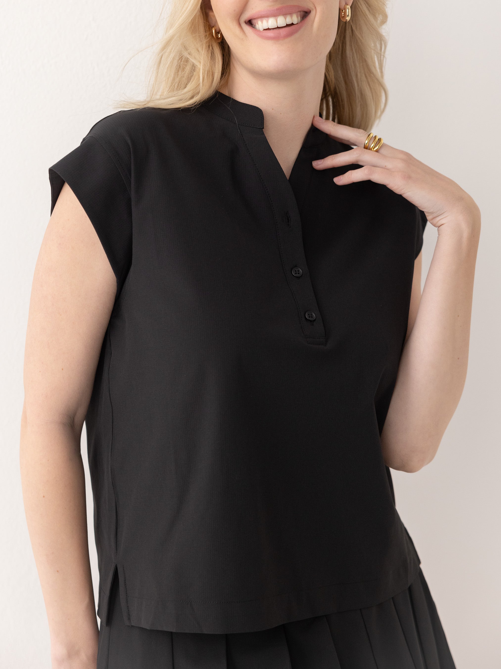 The Sleeveless Shirt - Black